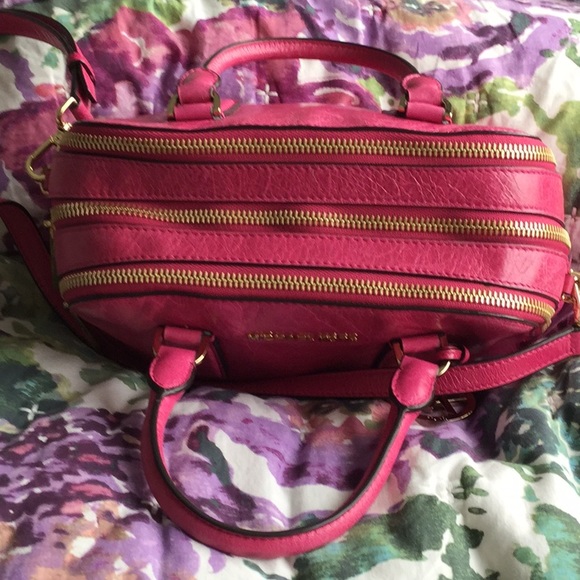 MICHAEL KORS BAG HOT PINK🌷💐RARE BAG💐🌸🌷🌼🌻🌺 - Picture 3 of 8